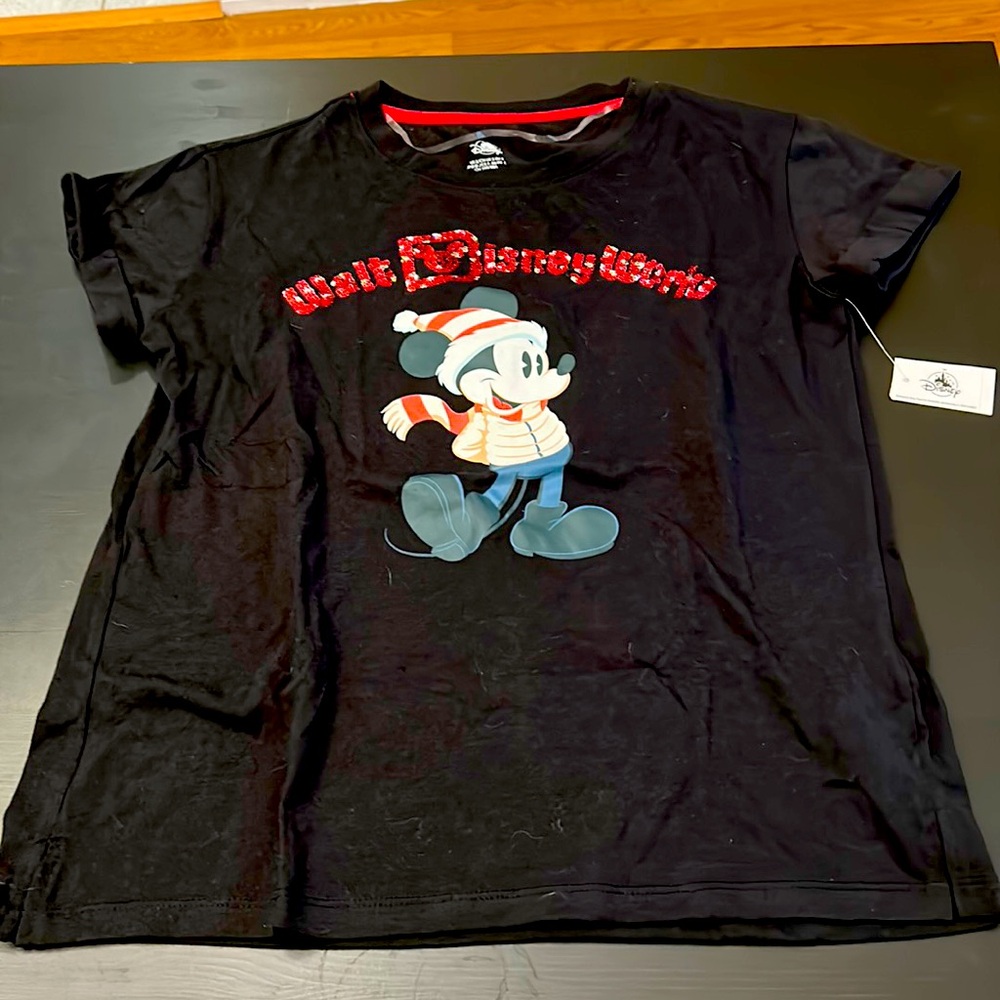 NWT disney holiday tee shirt size small